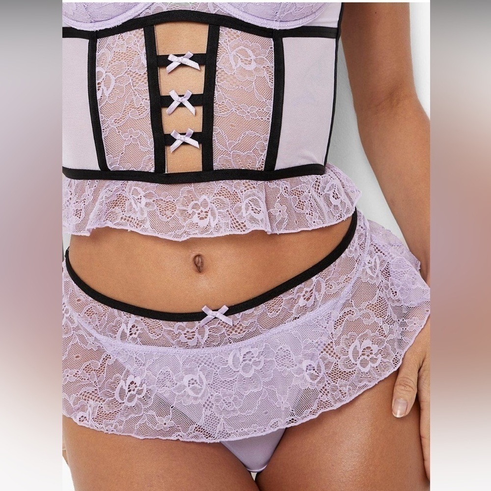 Lingerie 2-piece set Corset and Skirted Thong - Picture 2 of 8